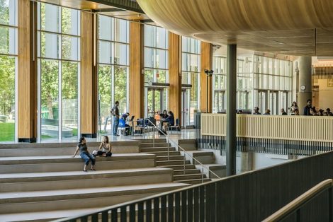 Stiker Kaca Gedung Universitas